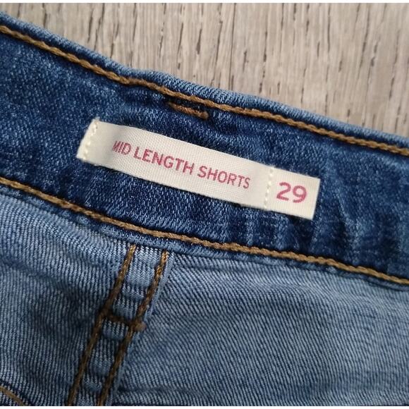 [J100] Levi's Mid Length Denim High Waist Shorts, Size 29 - Picture 3 of 4